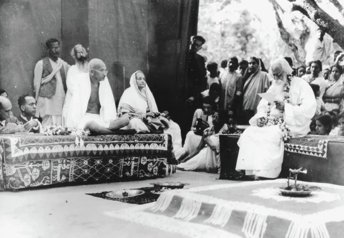 Framed Print : Poet Rabindranath Tagore delivering an address of welcome to Mahatma Gandhi and his wife Kasturba Framed Print : Poet Rabindranath Tagore delivering an address of welcome to Mahatma Gandhi and his wife Kasturba