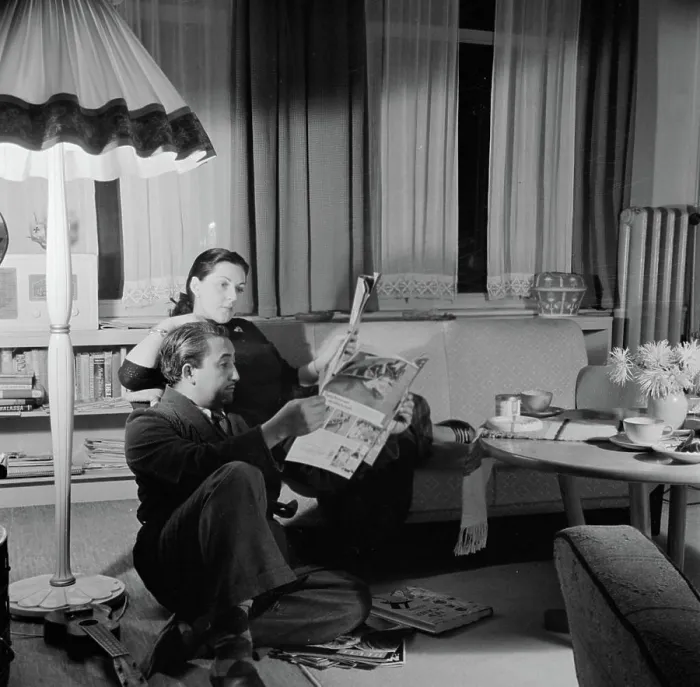 Framed Print : Poll photo collection. Reporting EPPO Doeve. Eppo Doeve and wife Etty at home. December 1951. Amsterdam, Noord-Holland Framed Print : Poll photo collection. Reporting EPPO Doeve. Eppo Doeve and wife Etty at home. December 1951. Amsterdam, Noord-Holland