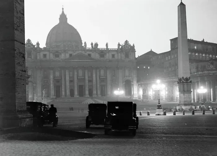 Framed Print : Poll photo collection. Rome: visit to the Vatican City