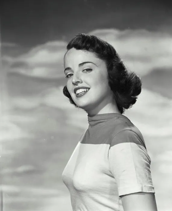 Framed Print : Portrait of a young woman smiling Framed Print : Portrait of a young woman smiling