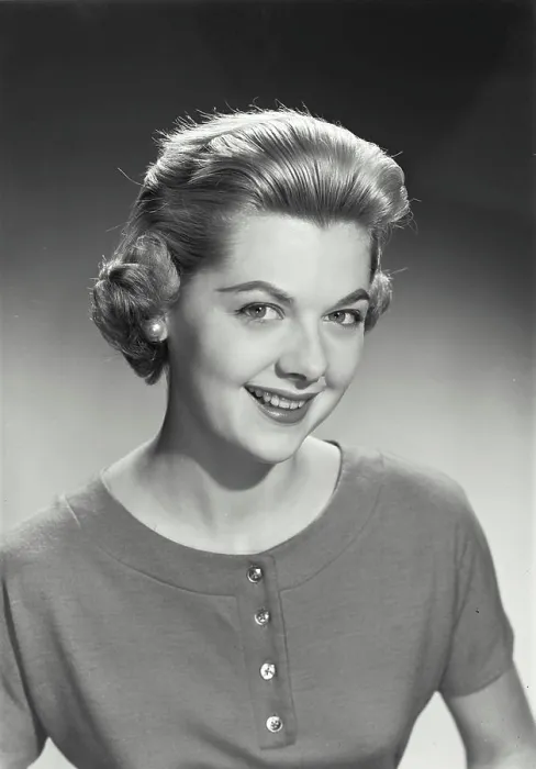 Framed Print : Portrait of a young woman smiling Framed Print : Portrait of a young woman smiling