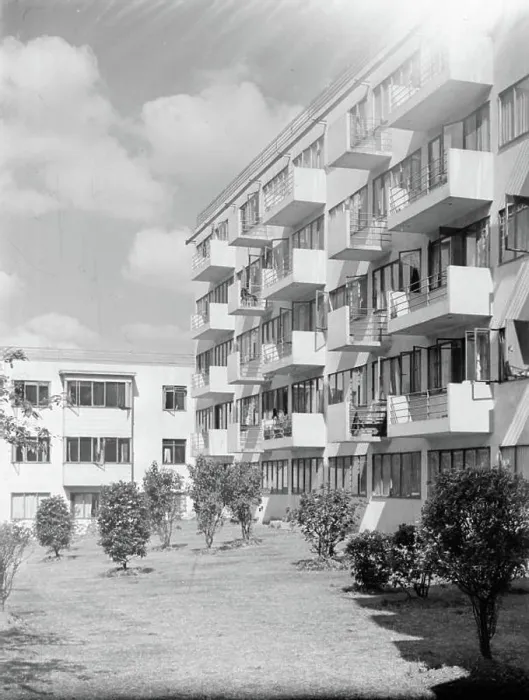 Framed Print : Post War Reconstruction in Britain- Housing Designs Pullman Court flats Framed Print : Post War Reconstruction in Britain- Housing Designs Pullman Court flats