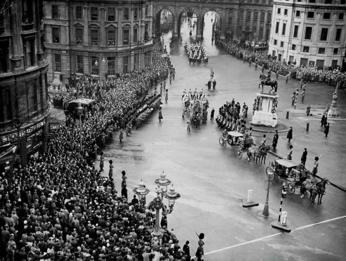 Framed Print : Proclamation Read in Trafalgar-Square The proclamation of the Queen's accession is read for the second time Framed Print : Proclamation Read in Trafalgar-Square The proclamation of the Queen's accession is read for the second time