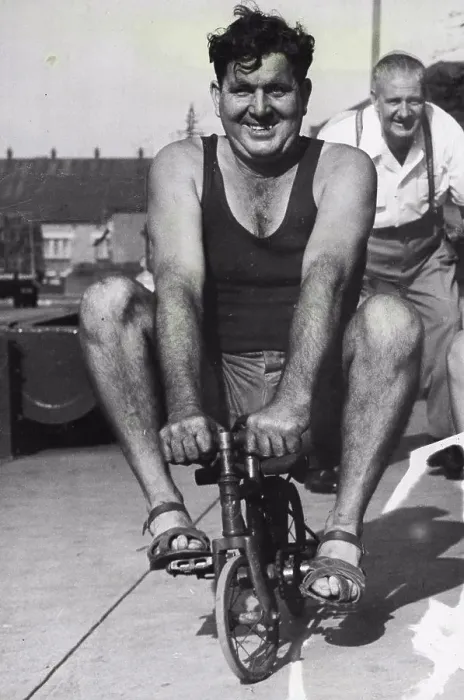 Framed Print : Publican George Lloyd training on a miniature bicycle for the publicans Cycle Derby to be held at Sydney Sports Ground