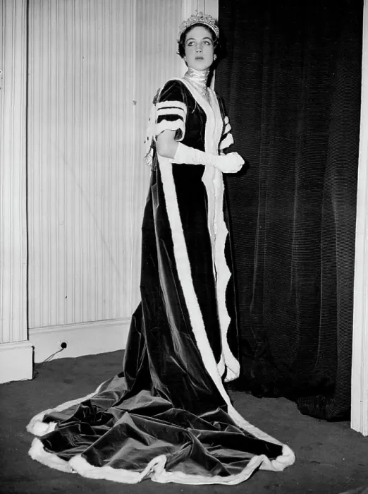 Framed Print : Queen Juliana will see Coronation Robe -- This Coronation robe will on view to Queen Juliana of the Netherlands when Framed Print : Queen Juliana will see Coronation Robe -- This Coronation robe will on view to Queen Juliana of the Netherlands when