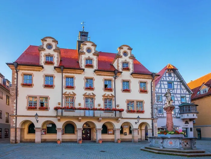 Framed Print : Rathaus und Marktbrunnen, Altstadt Framed Print : Rathaus und Marktbrunnen, Altstadt
