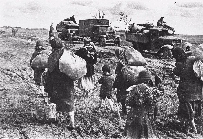 Framed Print : Residents of the Kalinin region return to the liberated city, Anonymous Framed Print : Residents of the Kalinin region return to the liberated city, Anonymous