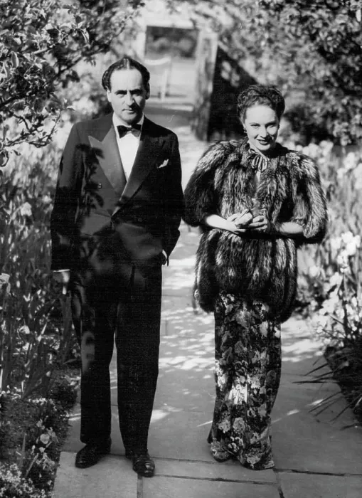 Framed Print : Richard Tauber & Wife Formally Dianna Napier - Tenor & Actor - Stage & Screen Framed Print : Richard Tauber & Wife Formally Dianna Napier - Tenor & Actor - Stage & Screen