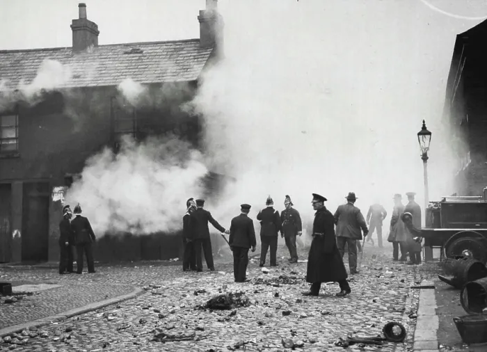 Framed Print : The Riots in Belfast -- The burning of a looted shop off York Street. November 21, 1932. (Photo by Central News) Framed Print : The Riots in Belfast -- The burning of a looted shop off York Street. November 21, 1932. (Photo by Central News)
