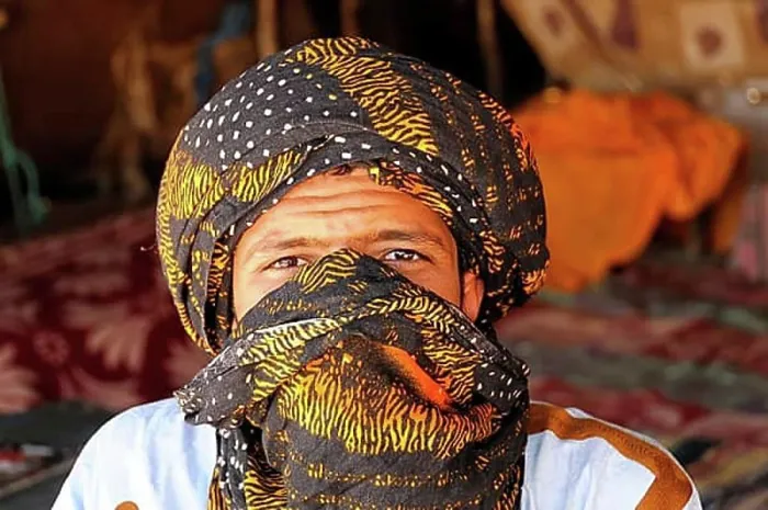 Framed Print : Rissani, Man with traditional headscarf looking into the camera, Middle Atlas, Rissani, Morocco, Africa Framed Print : Rissani, Man with traditional headscarf looking into the camera, Middle Atlas, Rissani, Morocco, Africa