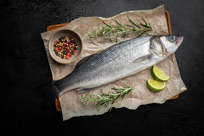 Framed Print : Roher Wolfsbarsch Raw seabass fish with rosemary and spices on dark background Framed Print : Roher Wolfsbarsch Raw seabass fish with rosemary and spices on dark background