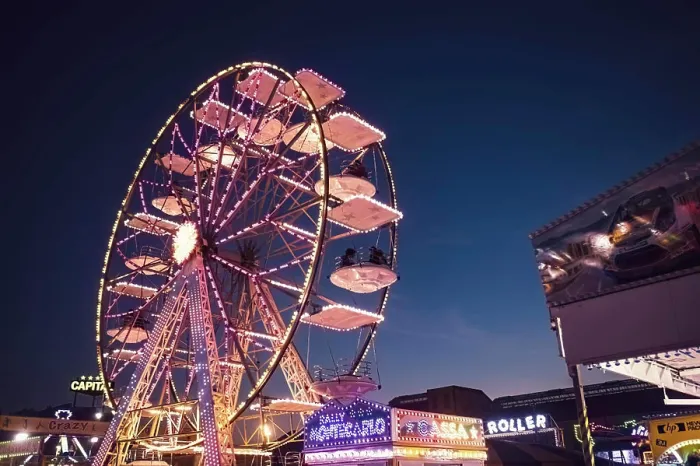 Framed Print : Rovigo Italy 25 October 2022 Funfair ferris wheel at night Ferris wheel Framed Print : Rovigo Italy 25 October 2022 Funfair ferris wheel at night Ferris wheel