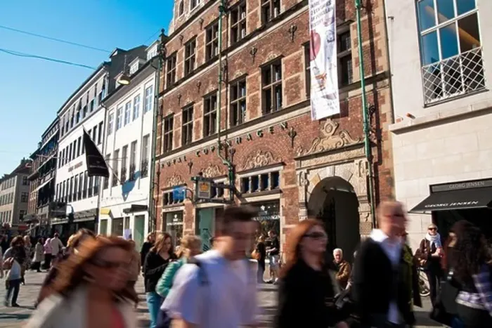 Framed Print : Royal Copenhagen Flagship store, Amagertorv, Copenhagen, Daenemark