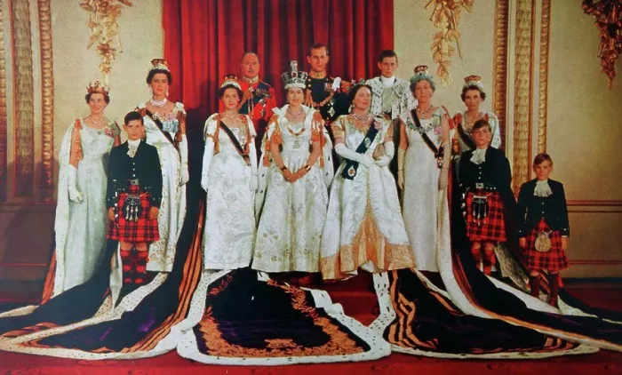 Framed Print : The Royal Family photographed at Buckingham Palace after the Coronation of Queen Elizabeth 1953 Framed Print : The Royal Family photographed at Buckingham Palace after the Coronation of Queen Elizabeth 1953