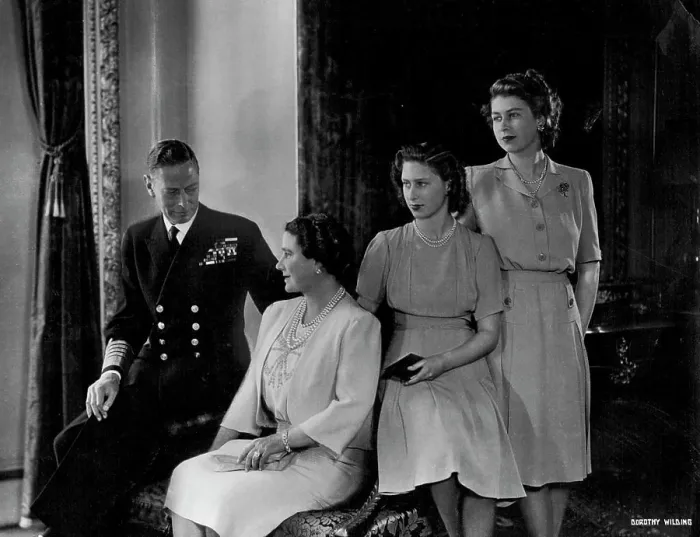 Framed Print : The Royal House of Windsor - Their Majesties the King and Queen with Princess Margaret Framed Print : The Royal House of Windsor - Their Majesties the King and Queen with Princess Margaret