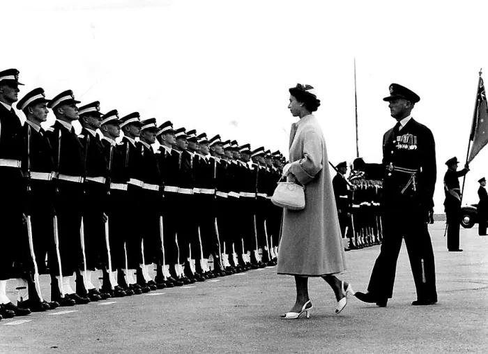 Framed Print : Royal Tout - Melbourne, Vic. -- The Queen inspects the R Framed Print : Royal Tout - Melbourne, Vic. -- The Queen inspects the R