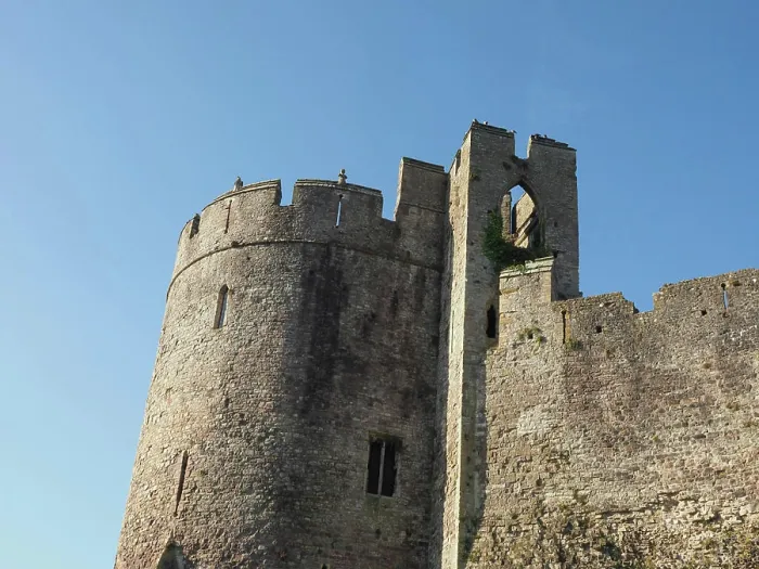 Framed Print : Ruinen der Burg Chepstow Castell Cas-gwent auf Walisisch in Chepstow Framed Print : Ruinen der Burg Chepstow Castell Cas-gwent auf Walisisch in Chepstow