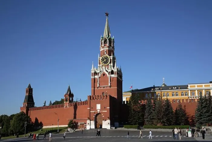 Framed Print : Russia, Moscow, Red Square, The Kremlin, Saviour Tower, Kremlin Wall Framed Print : Russia, Moscow, Red Square, The Kremlin, Saviour Tower, Kremlin Wall