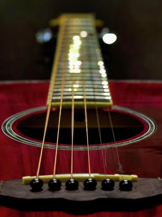 Framed Print : Saiten des Lichts: Der Seelen-Highway Acoustic guitar captured from bridge to neck Framed Print : Saiten des Lichts: Der Seelen-Highway Acoustic guitar captured from bridge to neck