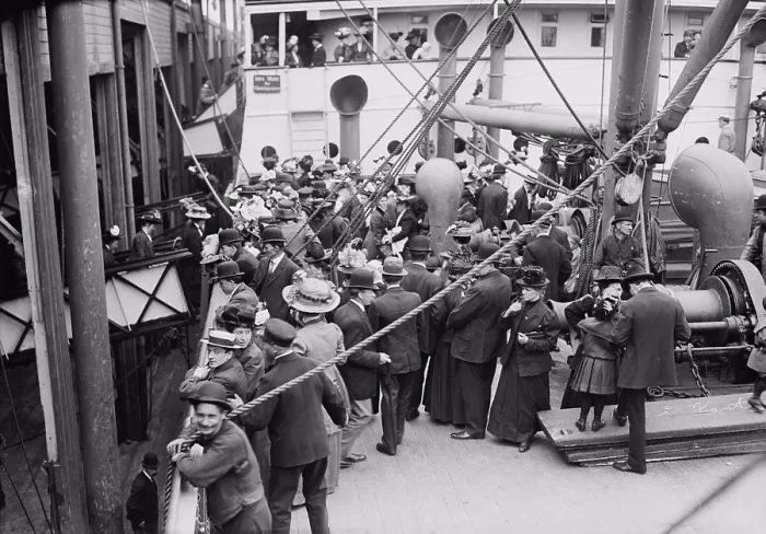 Framed Print : Scandinavian immigrants on deck of liner SS UNITED STATES arrive in New York Harbor Framed Print : Scandinavian immigrants on deck of liner SS UNITED STATES arrive in New York Harbor