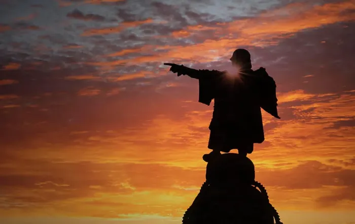 Framed Print : Silhouette of pointing statue at sunset, Barcelona, Catalonia, Spain, Europe Framed Print : Silhouette of pointing statue at sunset, Barcelona, Catalonia, Spain, Europe