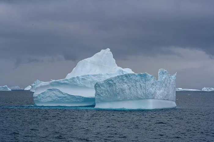 Framed Print : South Georgia Island. Sculpted blue icebergs floating in the Atlantic Framed Print : South Georgia Island. Sculpted blue icebergs floating in the Atlantic