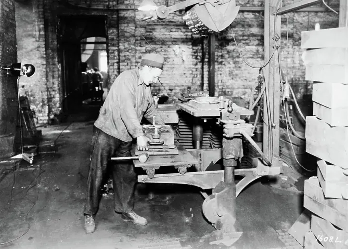 Framed Print : Sweden's oldest form machine, from 1883, donated to the Technical Museum in 1940 Framed Print : Sweden's oldest form machine, from 1883, donated to the Technical Museum in 1940