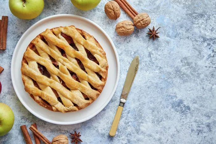 Framed Print : Tasty sweet homemade apple pie cake with cinnamon sticks Framed Print : Tasty sweet homemade apple pie cake with cinnamon sticks