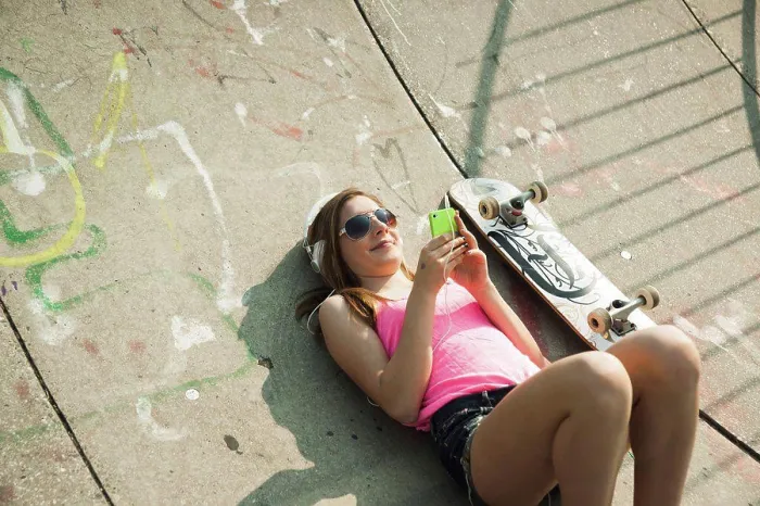 Framed Print : Teenage Girl Listening to MP3 Player in Skatepark, Feudenheim, Mannheim, Baden-Wurttemberg, Germany, 07 / 10 / 2013 Framed Print : Teenage Girl Listening to MP3 Player in Skatepark, Feudenheim, Mannheim, Baden-Wurttemberg, Germany, 07 / 10 / 2013