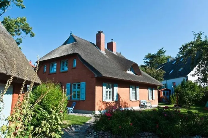 Framed Print : Thatched-roof house, Wustrow, Fischland-Darss-Zingst, Mecklenburg-Vorpommern, Germany Framed Print : Thatched-roof house, Wustrow, Fischland-Darss-Zingst, Mecklenburg-Vorpommern, Germany