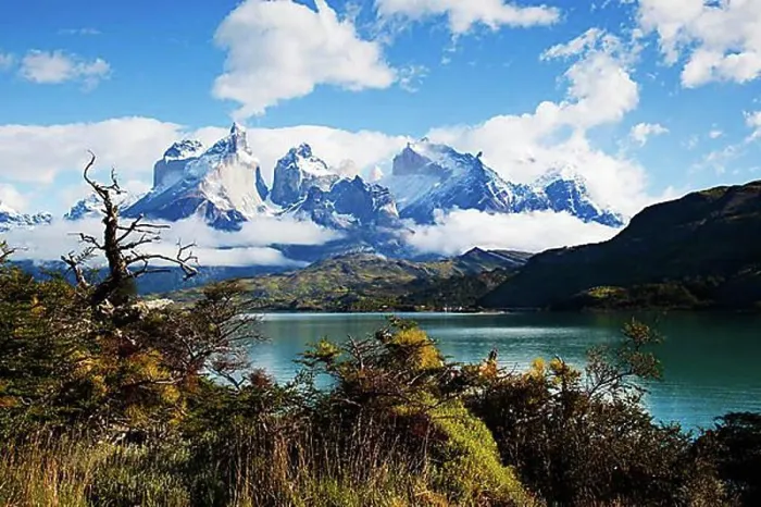 Framed Print : Torres del Paine Mountain Range with Mt Cuernos del Paine and Lago Pehoe Framed Print : Torres del Paine Mountain Range with Mt Cuernos del Paine and Lago Pehoe
