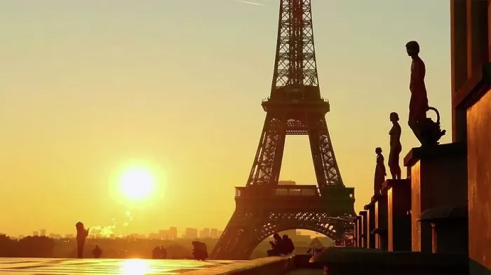 Framed Print : Tour Eiffel at sunrise, Paris, Ville de Paris, Ile de France, France Framed Print : Tour Eiffel at sunrise, Paris, Ville de Paris, Ile de France, France