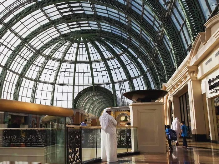 Framed Print : United Arab Emirates, Dubai, Shoppers at Dubai MALL.l Framed Print : United Arab Emirates, Dubai, Shoppers at Dubai MALL.l