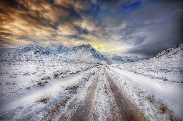 Framed Print : United Kingdom, Scotland, Glencoe, Glen Etive, road in winter Framed Print : United Kingdom, Scotland, Glencoe, Glen Etive, road in winter