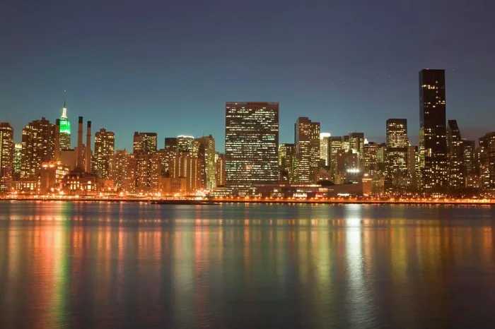 Framed Print : USA, New York, New York City, Manhattan: Evening View of Midtown Manhattan from Long Island City / Queens Framed Print : USA, New York, New York City, Manhattan: Evening View of Midtown Manhattan from Long Island City / Queens