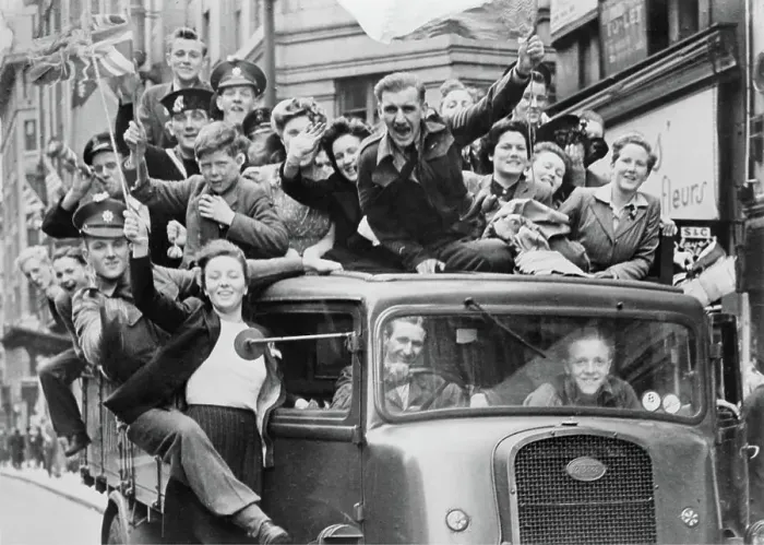 Framed Print : Ve Day Celebrations in London, 8 May 1945 A truck of revellers passing through the Strand, London Framed Print : Ve Day Celebrations in London, 8 May 1945 A truck of revellers passing through the Strand, London