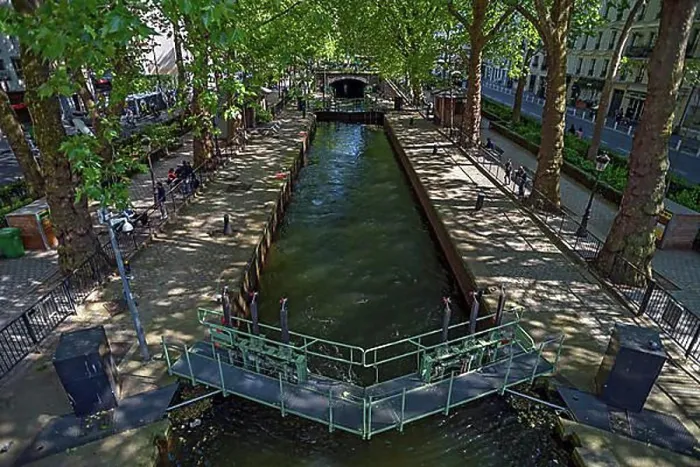 Framed Print : View of the Canal Saint-Martin with locks, waterway built by Napoleon from 1806 - 1825, Paris. France