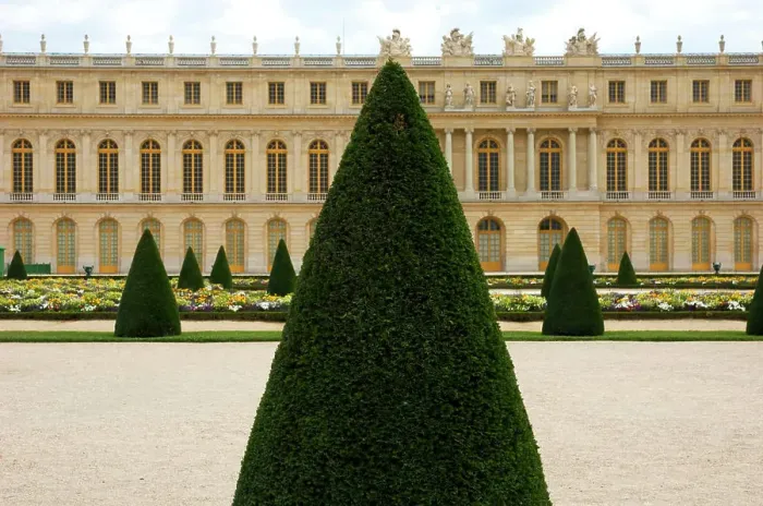Framed Print : View of Versailles palace from the gardens Framed Print : View of Versailles palace from the gardens