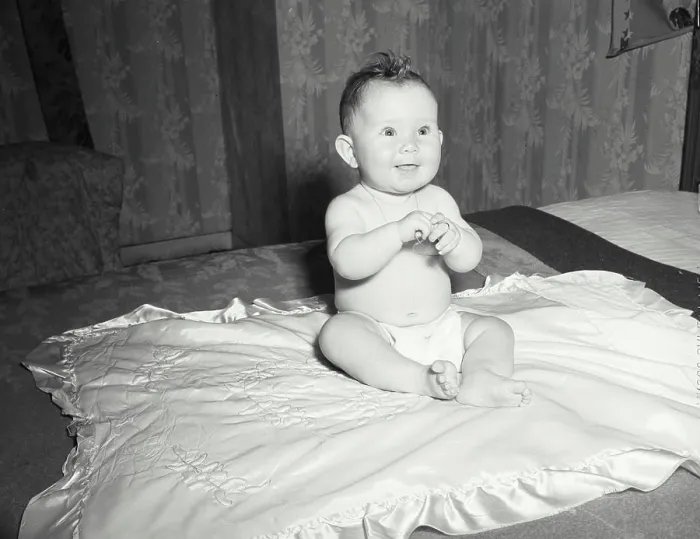 Framed Print : Vintage photograph. Baby sitting on blanket Framed Print : Vintage photograph. Baby sitting on blanket