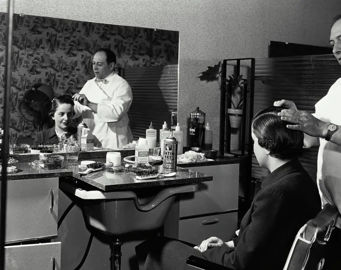 Framed Print : Vintage Photograph. Combing out wave at Beauty Shop Framed Print : Vintage Photograph. Combing out wave at Beauty Shop