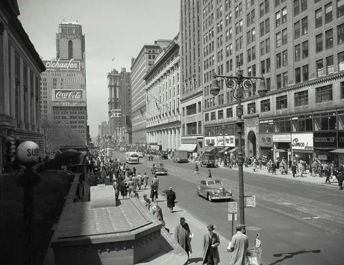 Framed Print : Vintage photograph. Crowds of people walking down New York streets Framed Print : Vintage photograph. Crowds of people walking down New York streets
