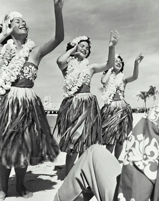 Framed Print : Vintage photograph. Hawaiian Hula Dancers Framed Print : Vintage photograph. Hawaiian Hula Dancers