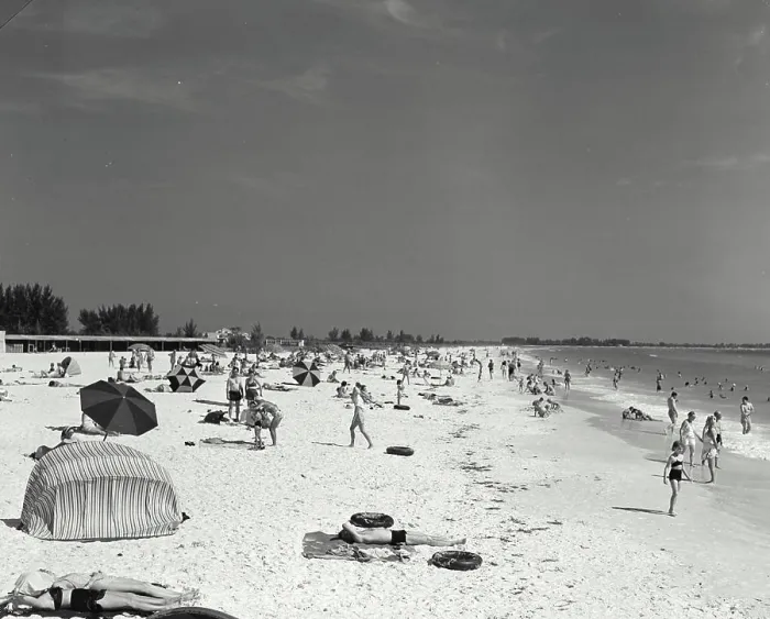 Framed Print : Vintage photograph. Lido Beach at Sarasota