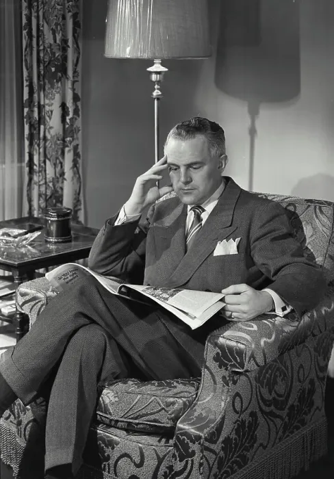 Framed Print : Vintage photograph. Man in suit and tie sitting and reading paper Framed Print : Vintage photograph. Man in suit and tie sitting and reading paper