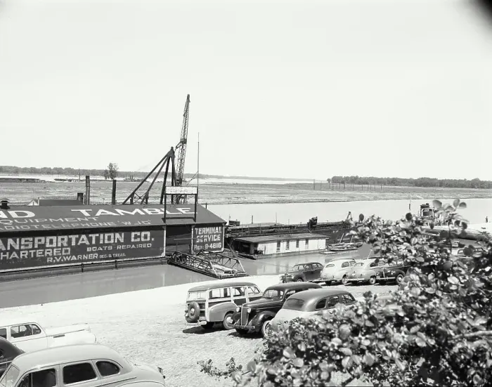 Framed Print : Vintage Photograph. Vehicle parking on coast of Mississippi River Framed Print : Vintage Photograph. Vehicle parking on coast of Mississippi River