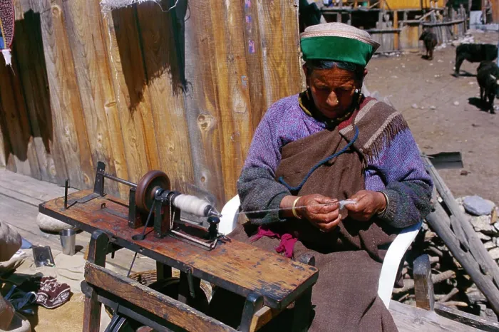 Framed Print : woman working on sewing machine, himachal pradesh, india Copyright: xUmeshxGogna / DinodiaxPhotox Framed Print : woman working on sewing machine, himachal pradesh, india Copyright: xUmeshxGogna / DinodiaxPhotox