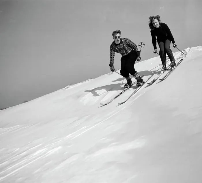 Framed Print : Young couple skiing down the slope Framed Print : Young couple skiing down the slope