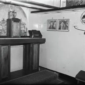 Anefo photo collection. Interior Chapel HR. Ms. Karel Doorman'. November 7, 1947. Rotterdam