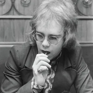 Anefo photo collection. Pop singer Elton John in the Netherlands; Elton John, head. 17 February 1971 Anefo photo collection. Pop singer Elton John in the Netherlands; Elton John, head. 17 February 1971