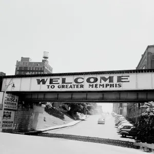 USA, Tennessee, Memphis, welcome sign on approach to city USA, Tennessee, Memphis, welcome sign on approach to city